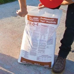 The Andersons 22-0-4 Turf Fertilizer With Trimec Post-Emergent Herbicide, 40lb Bag -Garden Outdoor a2250wf4 3